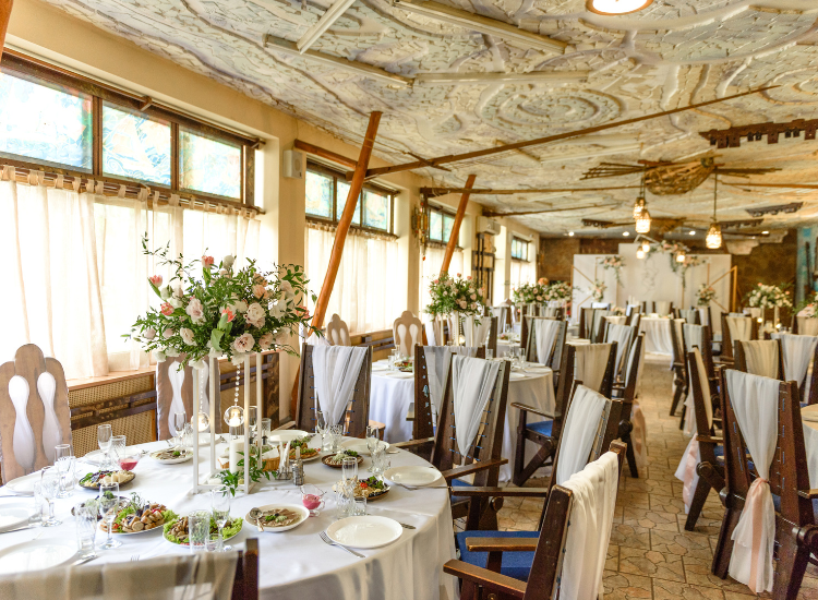 Table Linen Cleaning Service Near me - Why VeeWash?